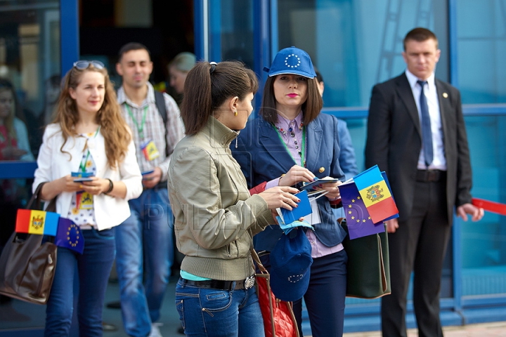 (GALERIE FOTO) Au călătorit fără vize în Uniunea Europeană! Oficiali, jurnalişti, studenţi şi elevi moldoveni au vizitat Atena