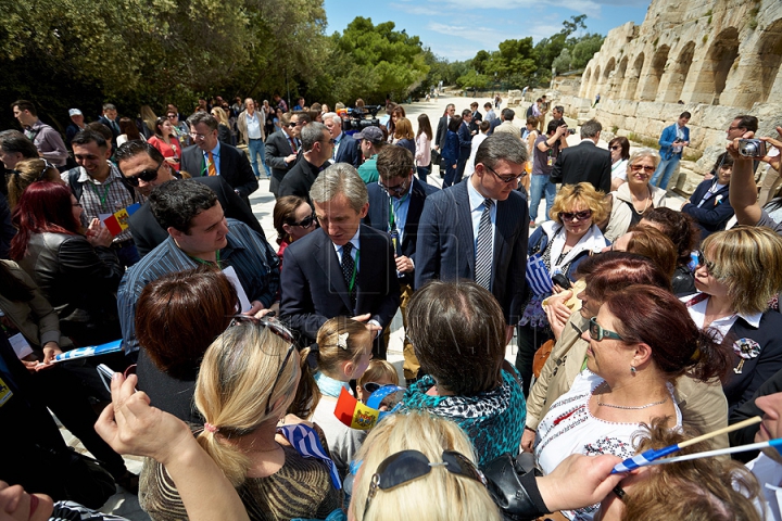 (GALERIE FOTO) Au călătorit fără vize în Uniunea Europeană! Oficiali, jurnalişti, studenţi şi elevi moldoveni au vizitat Atena