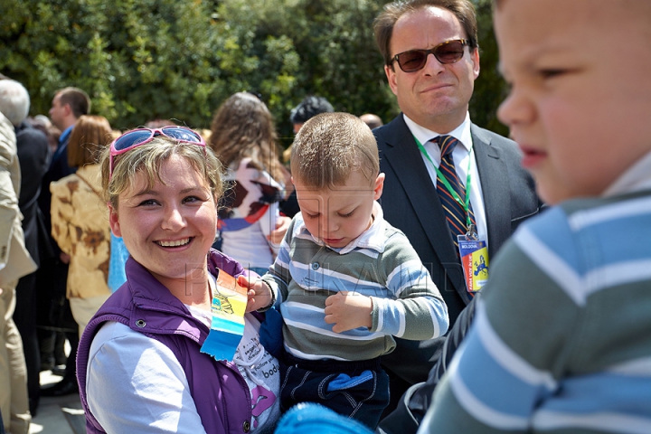 (GALERIE FOTO) Au călătorit fără vize în Uniunea Europeană! Oficiali, jurnalişti, studenţi şi elevi moldoveni au vizitat Atena