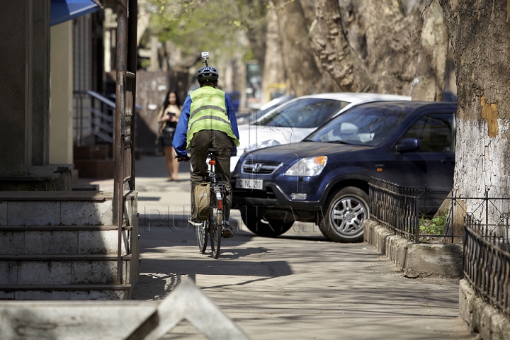 FOTO REPORT: Viaţa bicicliştilor zilnic este în pericol pe străzile capitalei 