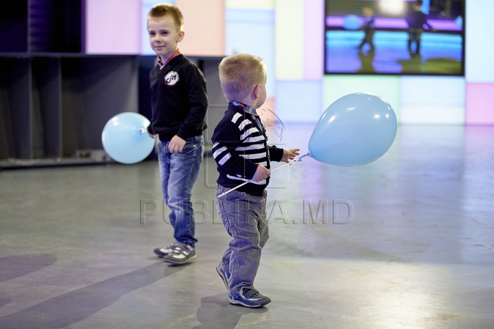 Publika TV şi-a deschis uşile pentru public! Peste 500 curioşi au venit să vadă cum funcţionează un post de televiziune (GALERIE FOTO)