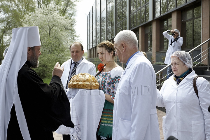 Brutarii să grăbesc să facă faţă unei cereri uriaşe de cozonaci de Paşte (FOTO REPORT)