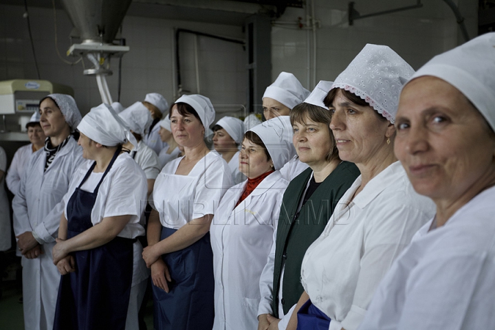 Brutarii să grăbesc să facă faţă unei cereri uriaşe de cozonaci de Paşte (FOTO REPORT)