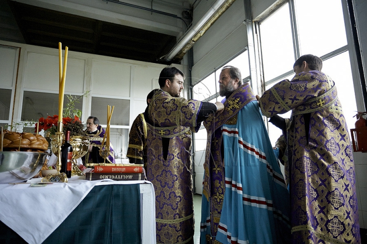 Brutarii să grăbesc să facă faţă unei cereri uriaşe de cozonaci de Paşte (FOTO REPORT)