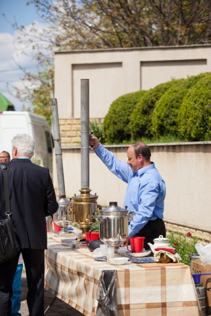 Bucuria Paştelui trăită în jurul unui samovar (FOTO)