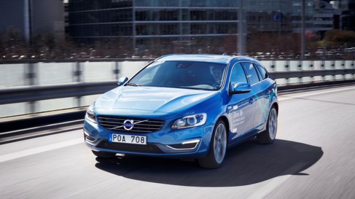 Volvo testează primele sale maşini autonome pe străzile din Suedia