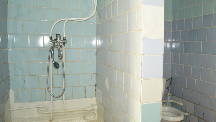 GALERIE FOTO cu toaletele din spitalele moldoveneşti. Imaginile sunt deplorabile