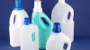 În capitală se vând detergenţi CONTRAFĂCUŢI. Un tânăr este cercetat de oamenii legii (VIDEO)