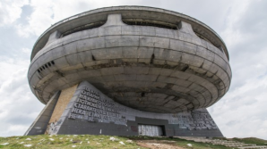 OZN-ul din Balcani sau "nava extraterestră" închinată comunismului, în paragină de 20 de ani (GALERIE FOTO)