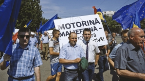 Protest în centrul Chişinăului! Mii de fermieri au ieşit în stradă (GALERIE FOTO)