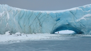  Antarctica pierde anual de două ori mai multă gheaţă decât se credea anterior 