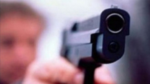 ATAC ARMAT la o bancă din Chişinău. Doi angajaţi au fost împuşcaţi