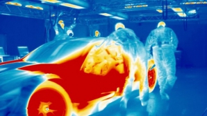 Cum arată o cursă auto văzută prin camerele video cu infraroşu (VIDEO)