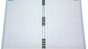 A deschis caietul elevului şi a ÎNCREMENIT. Ce a găsit o profesoară între pagini  