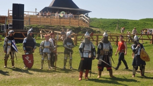 Spania s-a întors în timp! Cavaleri îmbrăcaţi în armură au participat la Campionatul Mondial de Lupte Medievale