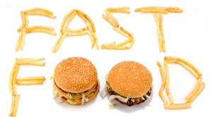 Atenţie! În sute de cantine şi localuri fast-food din capitală au fost depistate nereguli care vă pot afecta sănătatea 