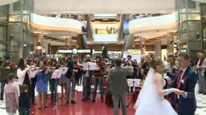 Malurile Nistrului, unite prin muzică. Iată de ce surpriză au avut parte vizitatorii unui centru comercial din capitală