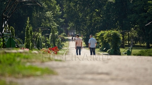 Vreme caniculară, dar şi ploi de scurtă durată, anunţă meteorologii