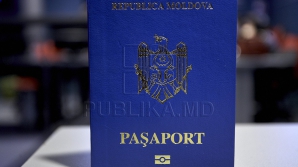 Cresc cozile de la ghişeele de eliberare a actelor. Numărul moldovenilor care solicită pașapoarte biometrice s-a dublat
