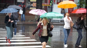 La noapte va fi frig, dar mâine soarele va străluci din plin. Află când revin ploile