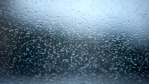 Ultima zi a săptămânii ne aduce ploi de scurtă durată însoţite de descărcări electrice