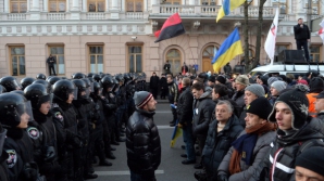 Ucraina: Cum s-a ajuns la alegeri prezidenţiale anticipate