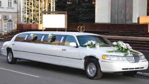 Aţi decis să vă uniţi destinele? Proprietarii de limuzine vin cu reduceri şi cadouri pentru tineri