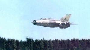 (VIDEO) Imagini incredibile în Siria! Ce li se întâmplă unor luptători care au atacat un avion de vânătoare