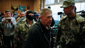 Insurgenţii proruşi din estul Ucrainei promit că îi vor elibera pe observatorii OSCE 