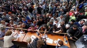 Autorităţile de la Kiev califică referendumul din Lugansk şi Doneţk ca fiind o farsă (VIDEO)