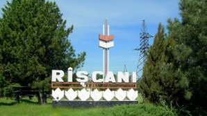 La o piaţă din Râşcani se face avere dintr-o afacere ilegală. Unii cumpărători sunt revoltaţi (VIDEO)