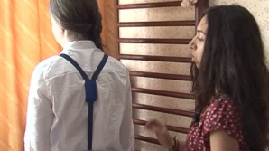 Sunt eleve şi deţin o afacere de succes: Au inventat bretelele care previn afecţiunile coloanei vertebrale