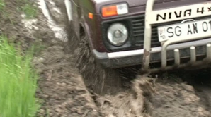 Satul Cozeşti din raionul Sângerei este plin de noroi. "Trăim într-o localitate uitată de lume" (VIDEO)