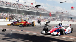 Accident SPECTACULOS în IndyCar! Sebastian Saavedra a fost lovit din spate de doi piloţi (VIDEO)