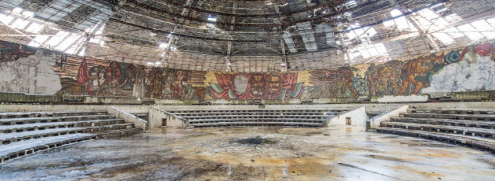 OZN-ul din Balcani sau "nava extraterestră" închinată comunismului, în paragină de 20 de ani (GALERIE FOTO)