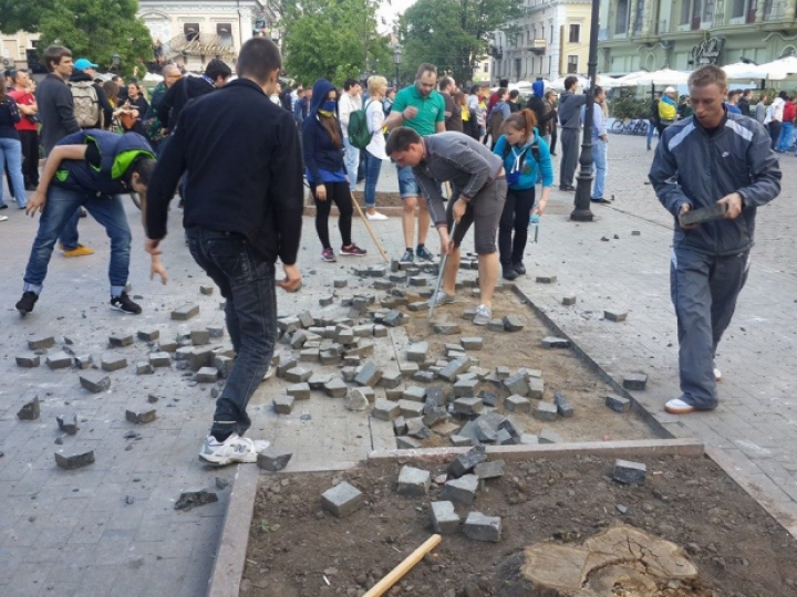 VIDEO. Odesa în FLĂCĂRI, printre cei 38 de decedaţi se numără 15 ruşi şi cinci locuitori ai regiunii transnistrene (FOTO)