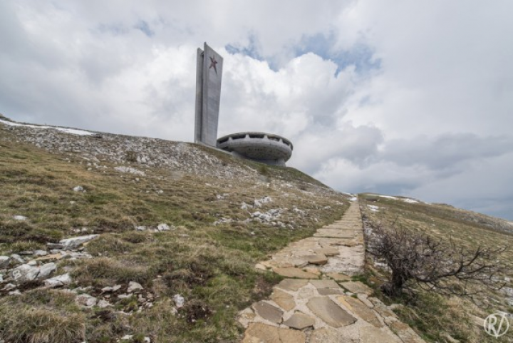 OZN-ul din Balcani sau "nava extraterestră" închinată comunismului, în paragină de 20 de ani (GALERIE FOTO)