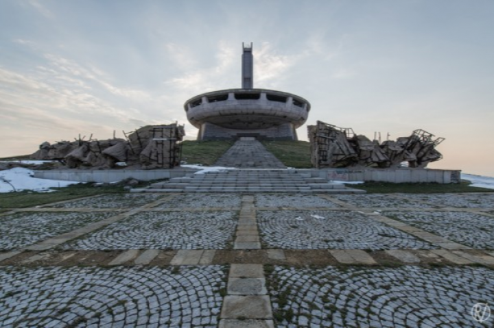 OZN-ul din Balcani sau "nava extraterestră" închinată comunismului, în paragină de 20 de ani (GALERIE FOTO)