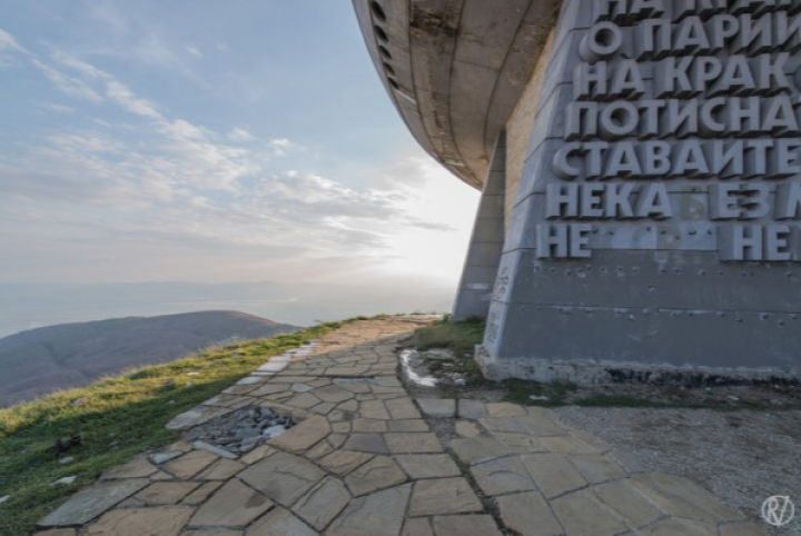 OZN-ul din Balcani sau "nava extraterestră" închinată comunismului, în paragină de 20 de ani (GALERIE FOTO)