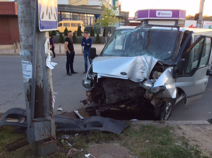 Accident rutier la Ciocana! Două automobile s-au ciocnit în apropierea unei treceri de pietoni (FOTO)