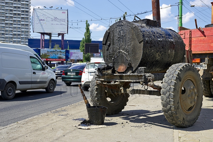 Circulație infernală pe o stradă din capitală! Șoferii au stat ore în şir în ambuteiaje (FOTO/VIDEO)