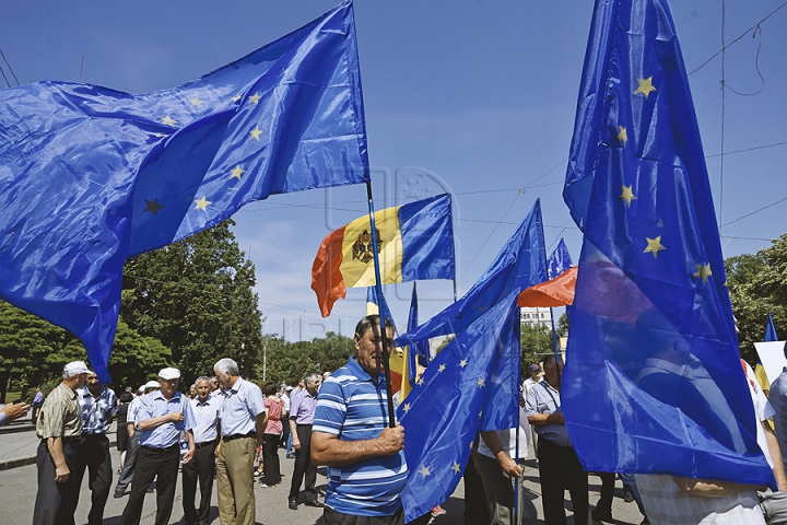 Protest în centrul Chişinăului! Mii de fermieri au ieşit în stradă (GALERIE FOTO)