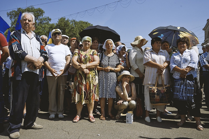 Protest în centrul Chişinăului! Mii de fermieri au ieşit în stradă (GALERIE FOTO)