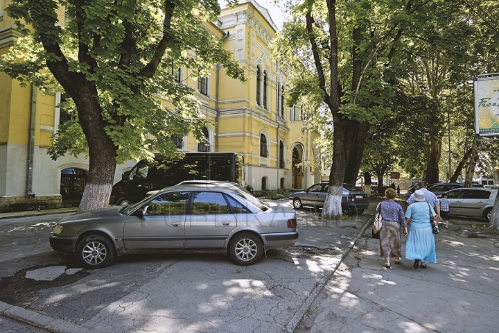 Experiment Publika.md: Chişinăul sufocat de problema lipsei parcărilor (GALERIE FOTO)