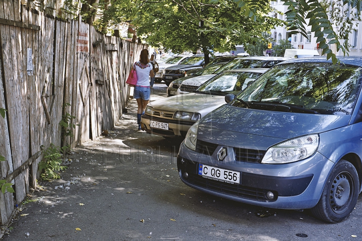 Experiment Publika.md: Chişinăul sufocat de problema lipsei parcărilor (GALERIE FOTO)