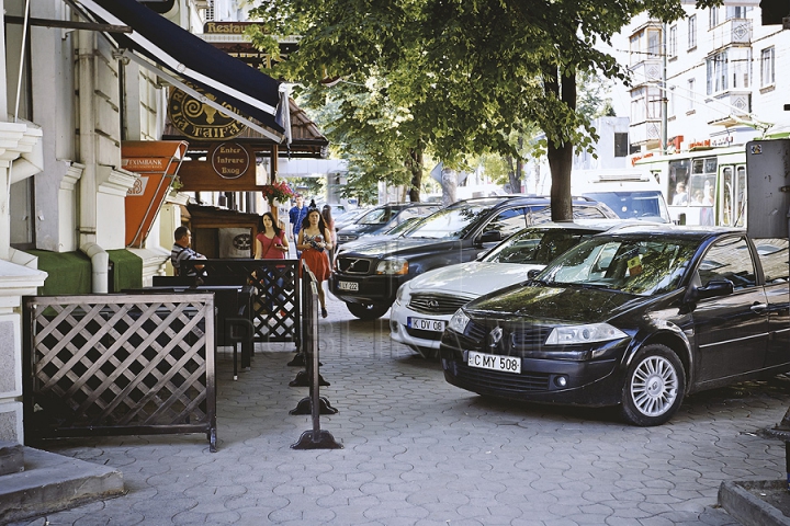 Experiment Publika.md: Chişinăul sufocat de problema lipsei parcărilor (GALERIE FOTO)