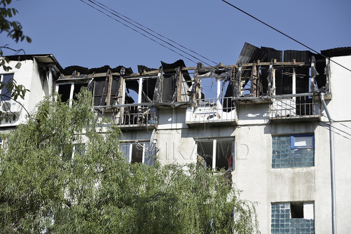 FOTOGRAFIILE DURERII. Ce a mai rămas din locuinţele de la mansarda mistuită de flăcări