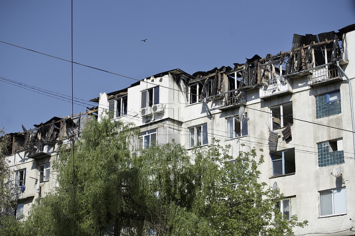 FOTOGRAFIILE DURERII. Ce a mai rămas din locuinţele de la mansarda mistuită de flăcări