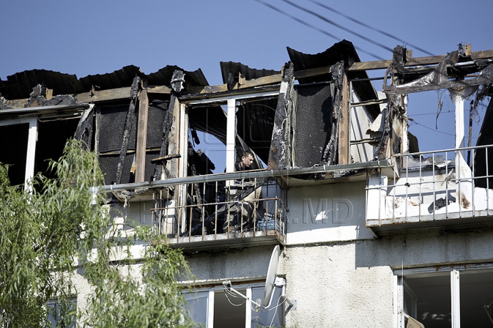 FOTOGRAFIILE DURERII. Ce a mai rămas din locuinţele de la mansarda mistuită de flăcări