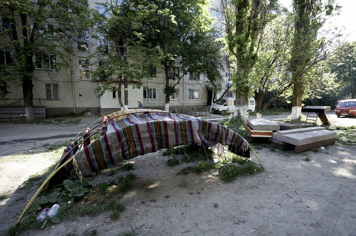 FOTOGRAFIILE DURERII. Ce a mai rămas din locuinţele de la mansarda mistuită de flăcări